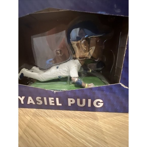 Yasiel Puig 2015 Los Angeles Dodgers Bobblehead SGA #66 NIB - Picture 3 of 15